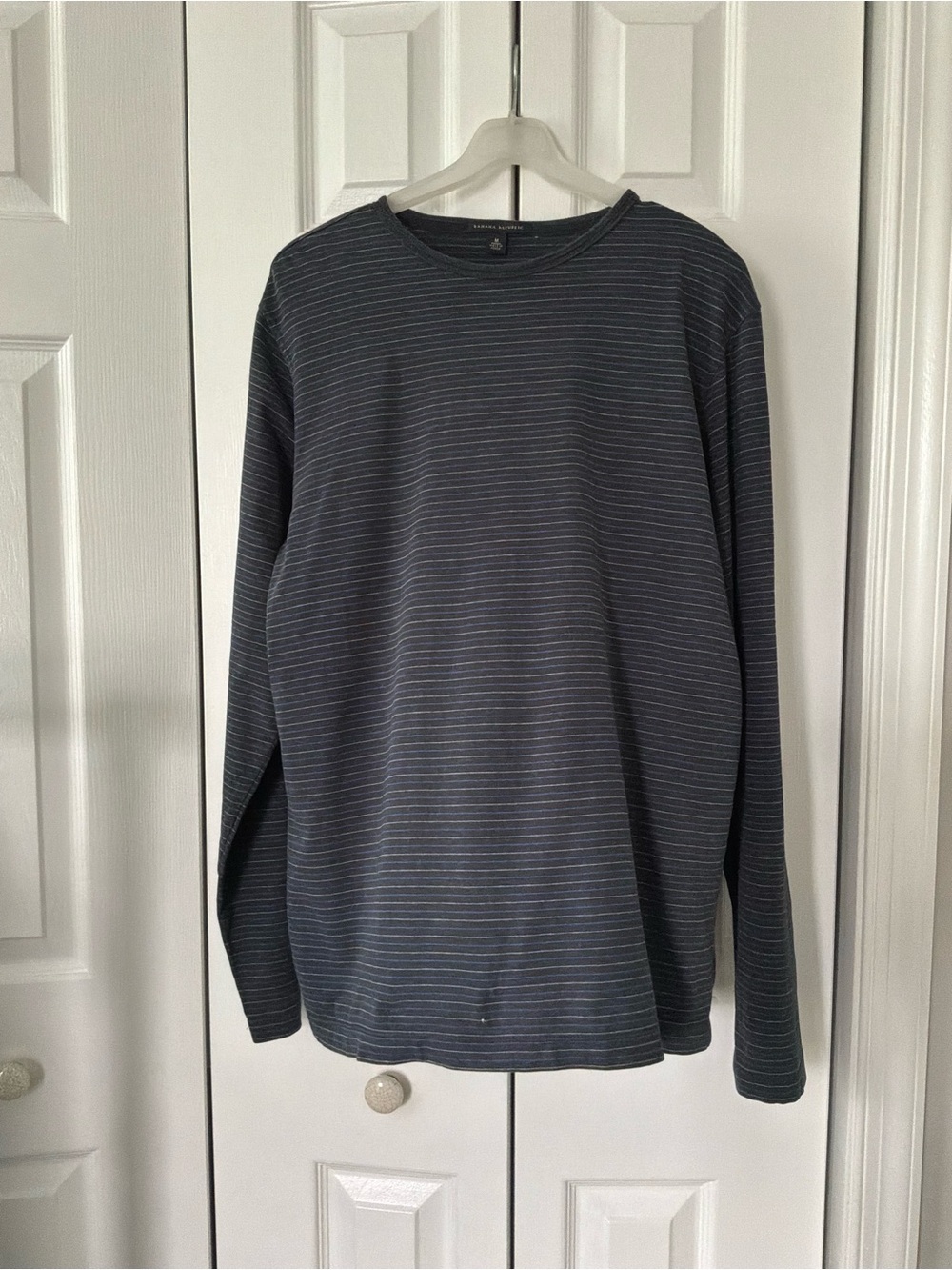 Banana Republic Men’s Crewneck Drk Blue/Grey Striped Long Sleeve T-shirt Medium